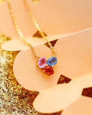 Colliers or jaune et saphirs