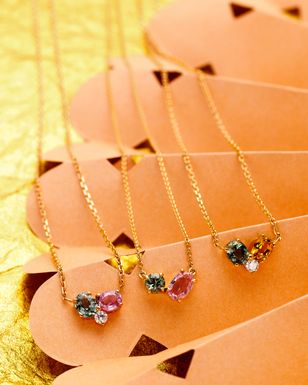 Colliers or jaune saphirs et diamants