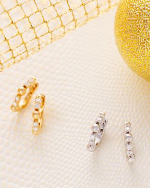 Boucles d’oreilles or blanc et or jaune, créoles serties de diamants